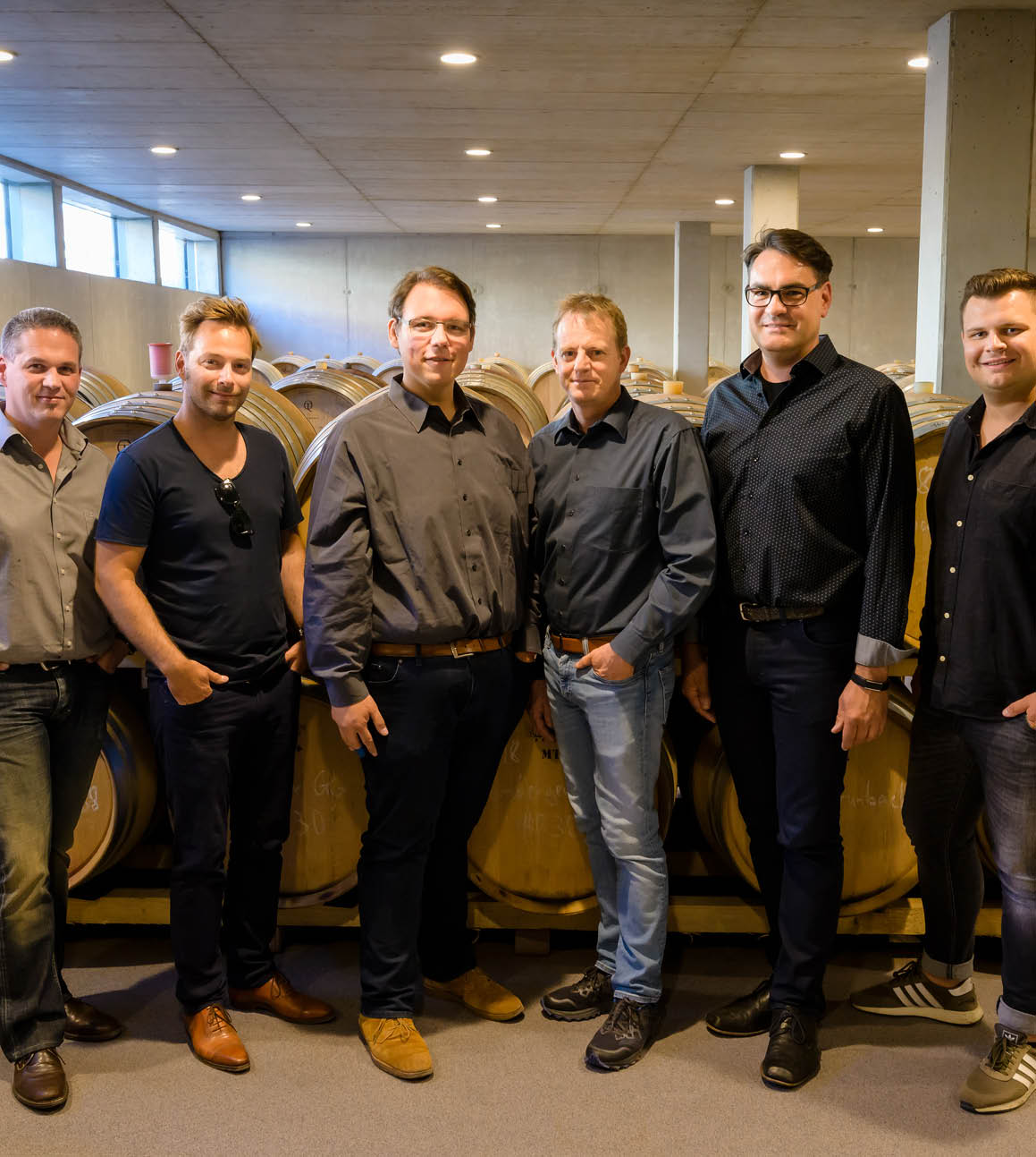 Die Winzer der H.A.D.E.S.-Gruppe im Barrique-Keller